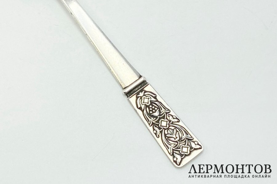 Совок для сахара. Таллин, 1950-е гг. Серебро 875 проба, лить, чеканка, золочение.