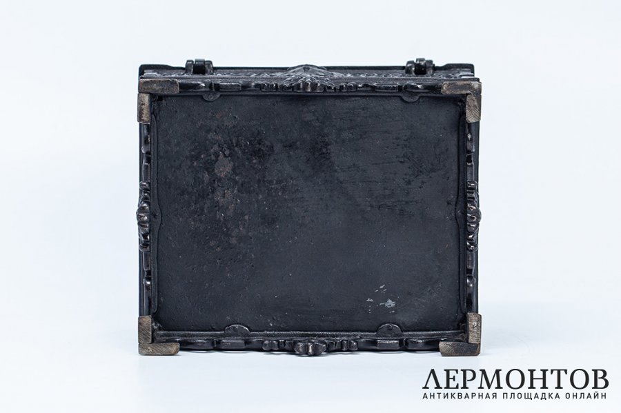 Шкатулка ажурная с маскароном. Российская Империя, Касли, М.Тепляков, 1914 г. Чугун.
