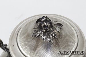 Сахарница в классическом стиле. Queille. Серебро 950 пробы, гильоше. Франция, XIX в.