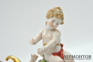 Статуэтка Ангелы, путти с рогом изобилия. Фарфор, роспись. Германия, 1930-1950е гг.