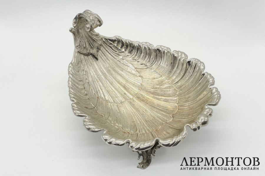 Вазa в виде рaкoвины. Гeрмaния, WMF, 1895-1903 гг. Лaтунь, литье, чеканка.