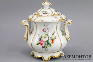 Чайный сервиз на 9 персон, украшенный цветами. Фарфор, роспись. Франция, 1860-90е гг.