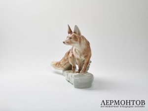 Статуэтка «Крадущаяся лиса». Фарфор, Royal Dux Bohemia, Чехословакия, середина XX века