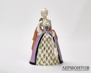Статуэтка «Дама с платком». Майолика, Graniton, Чехословакия, 1920-е годы