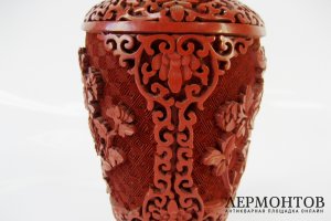 Ваза. Дерево. Китай, середина ХХ века.