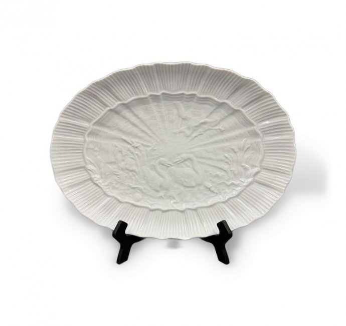 Овальное блюдо из «Лебединого сервиза», 30 × 22 см. Фарфор, Meissen, Германия