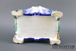 Ваза, кашпо Путти. Россия, фабрики Кузнецова, 1900е гг. Фаянс, роспись. 