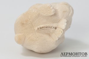 Статуэтка Зайка. Россия, мастер-косторез Виктор Вихлянцев, 1998 год. Кость.