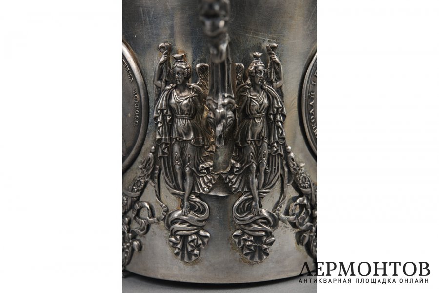 Кружка украшеная монетами. Россия, 1840 г, мастер HJ. Серебро 84 пробы.