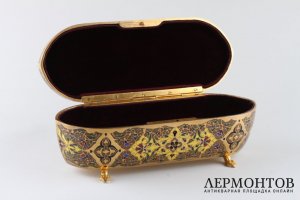 Шкатулка с полихромной выемчатой эмалью. Париж, мастерская F.Barbedienne, 1860-е гг.