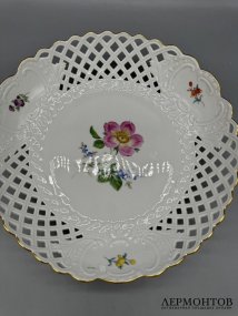 Блюдо с прорезным декором и цветами. Фарфор, роспись, Meissen, Германия, 20 век