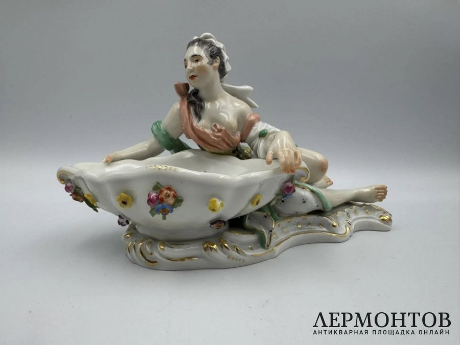 Ваза для сладостей с фигурой девушки. Фарфор, роспись, лепка, Meissen, Германия, конец 19 — начало 20 века