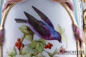 Лампа с фигурками сатиров и живописными рисунками в резервах. Фарфор. Россия, ИФЗ.