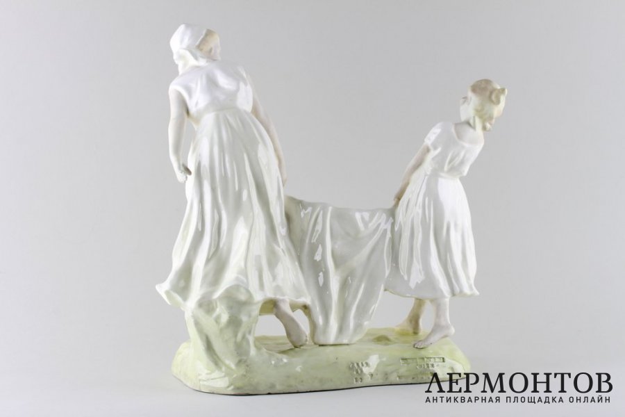 Статуэтка в виде вазы. Фаянс.  Goldscheider, Австрия, авторская подпись, 1905 год.