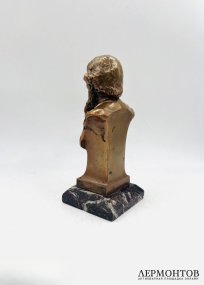 Бюст Л. Н. Толстого. Омеднённый сплав, камень, Россия, 1911–1915 годы