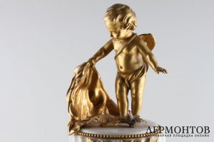 Каминный гарнитур - часы с купидоном, подсвечники. Бронза, мрамор.Франция, XIX в.