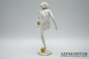Статуэтка Девушка с мячом, ар-деко. Фарфор. Германия, Hutschenreuther, 1955-1968