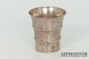 Стакан с фигурным туловом. Франция, 1 треть 20 века. Серебро 950 пробы.