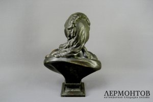 Кабинетная скульптура Бюст Марии-Антуанетты. Бронза, патинирование. Франция, XIX век. 