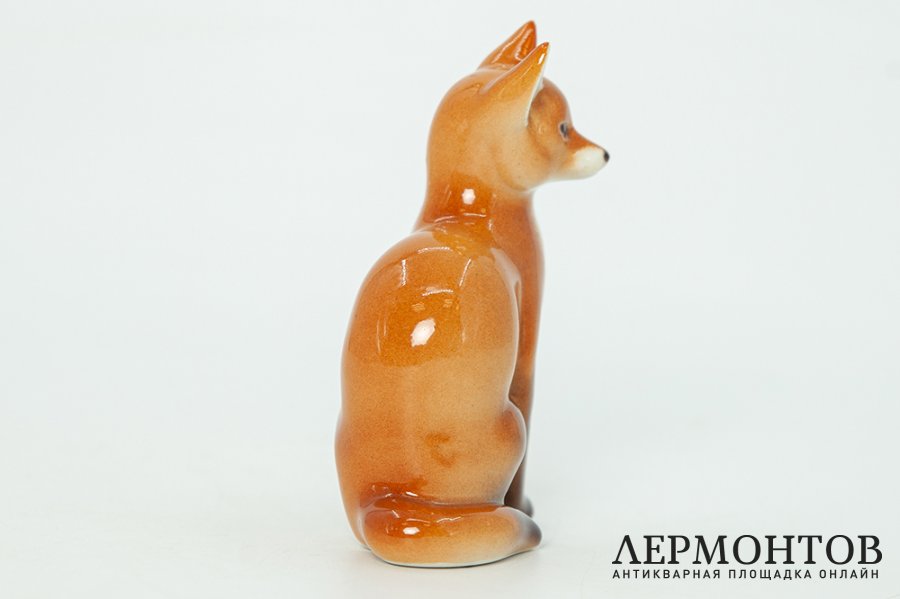 Статуэтка Лиса. СССР, ЛФЗ, автор П.П. Веселов, 1970-1986 гг. Фарфор.