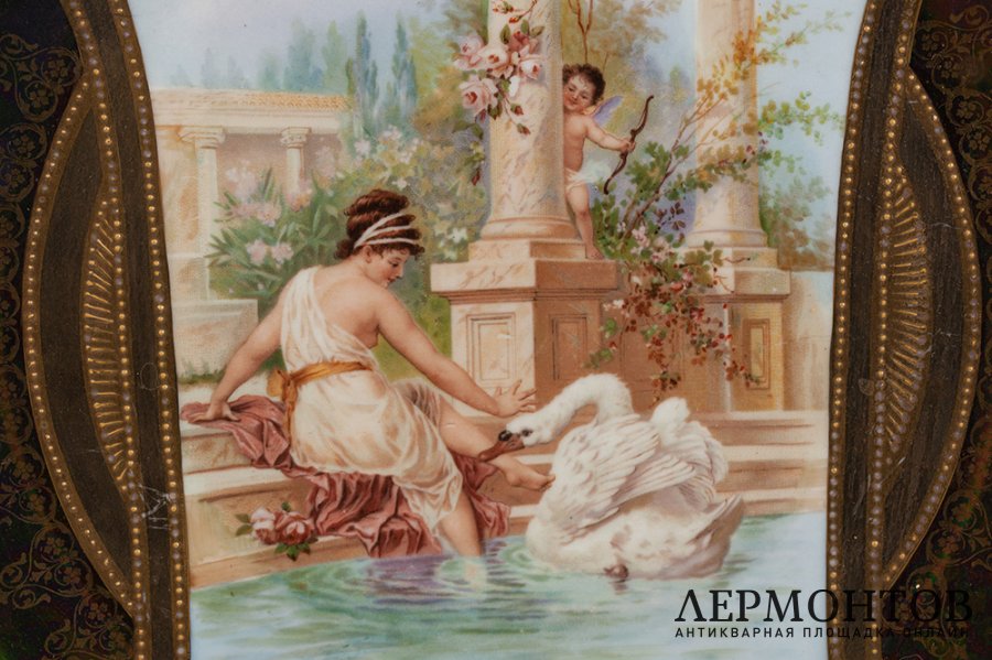 Блюдо настенное Мифы. Российская Империя, Товарищество Кузнецова, 1889-1917 г. Фарфор