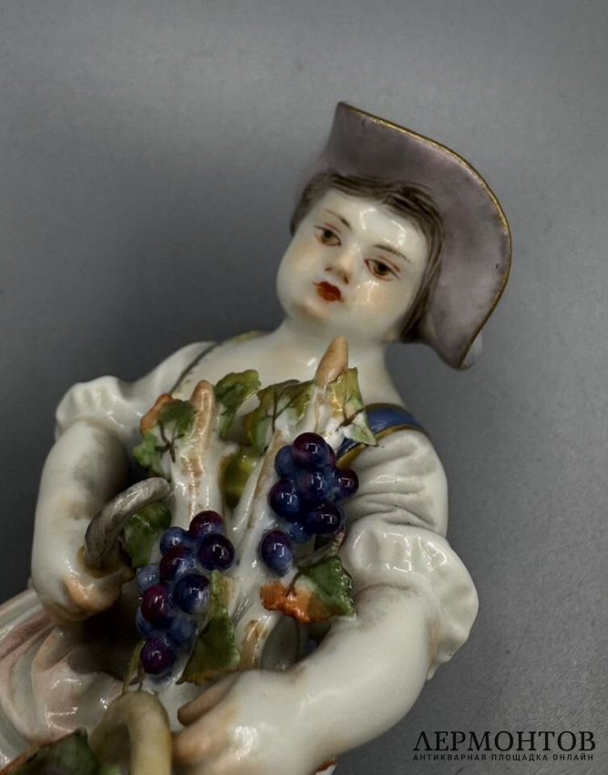 Статуэтка «Девушка собирает виноград». Фарфор, роспись, Meissen, Германия, начало 20 века