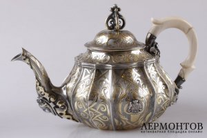 Чайный и кофейный сервиз в стиле неоготика. Серебро 950 пробы. Франция, XIX век.