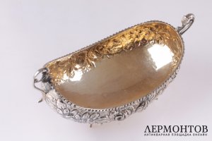 Вазочка с флоральным узором. Серебро 800 пробы. Конец XIX в. Италия