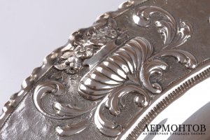 Блюдо круглое с цветочным узором и  камнями. Серебро 800 пробы. Италия