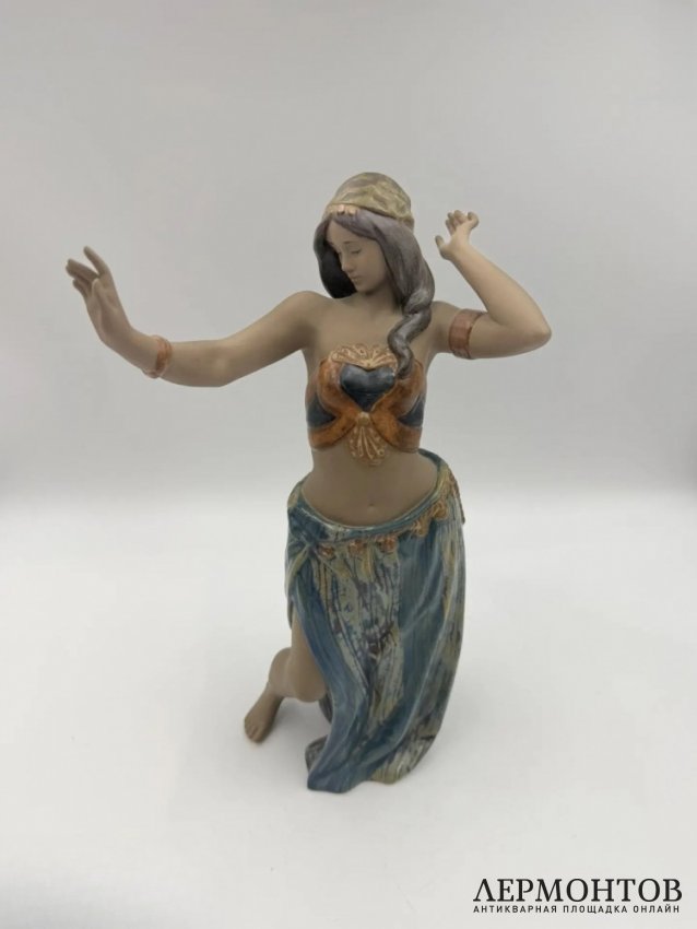 Статуэтка «Ритм Востока II». Фарфор грес, Lladro, скульптор Alfredo Llorens, Испания, 2005–2008 годы