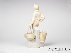Статуэтка-ваза «Юноша». Фаянс, Schauer, Вена, Австрия, начало XX века