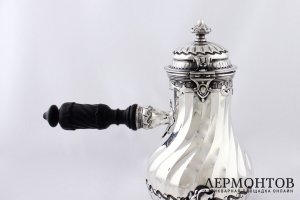 Кофейник в стиле рококо.  Fray Fils. Серебро 950 пробы. Франция, XIX в.