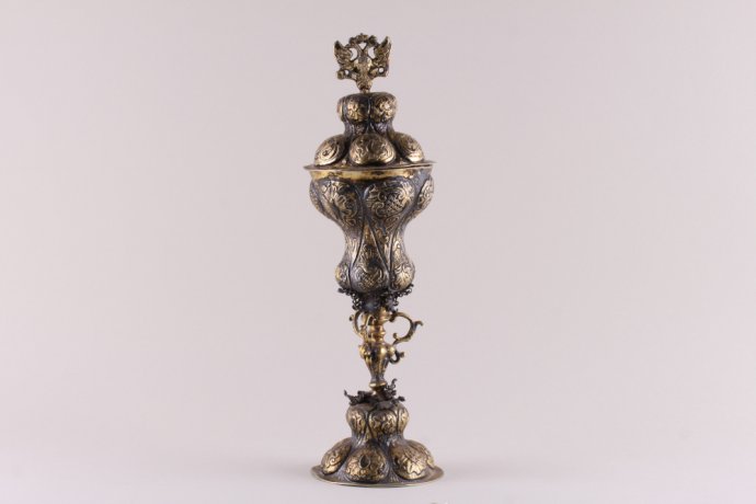Кубок с двуглавым орлом. Серебро, золочение. Россия, Москва, 1751 год.