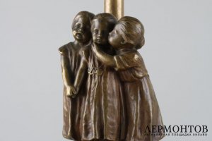 Лампа в стиле модерн с фигурами троих детей. Австрия, Вена, автор модели П. Терещук.