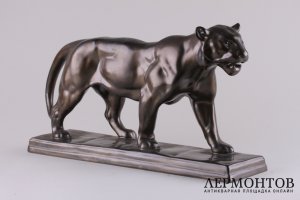 Статуэтка Львица. Royal Dux. Фарфор, роспись. 1930-е гг.