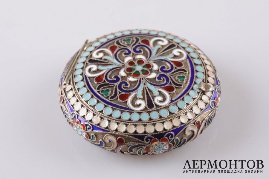 Пудреница. Серебро 916 пробы, эмаль, скань. СССР