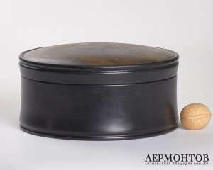 Шкатулка «Дорожная сцена». Папье-маше, фабрика Вишнякова, Россия, 1885–1895 годы