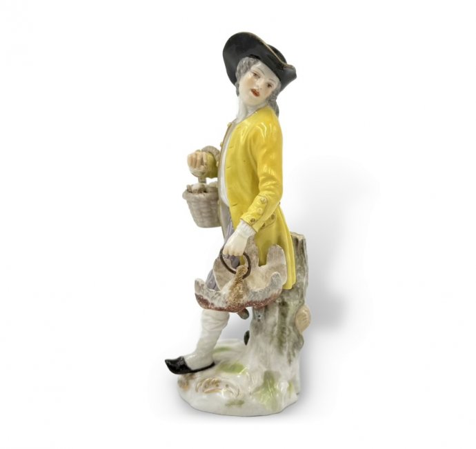 Статуэтка из серии Парижские крикуны Торговец дичью. Meissen, перв. тр. 20 века.