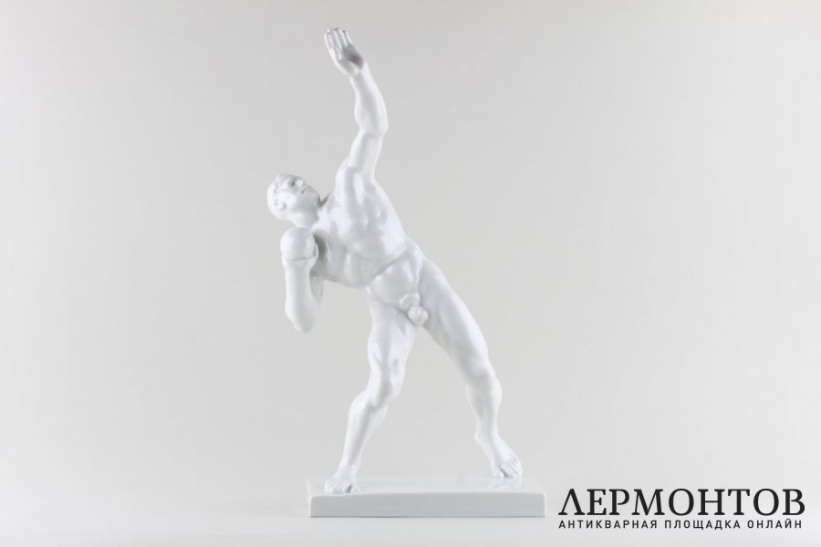 Статуэтка Метатель ядра. Фарфор.  Фабрика Herend, Венгрия, 1950-е годы.