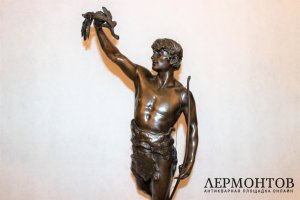 Скульптура Победитель. Бронза. Eugene Marioton. Франция