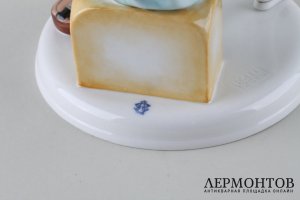 Фигурка Клоун со скрипкой. Фарфор. Aelteste Volkstedter Porzellanfabrik, Германия.