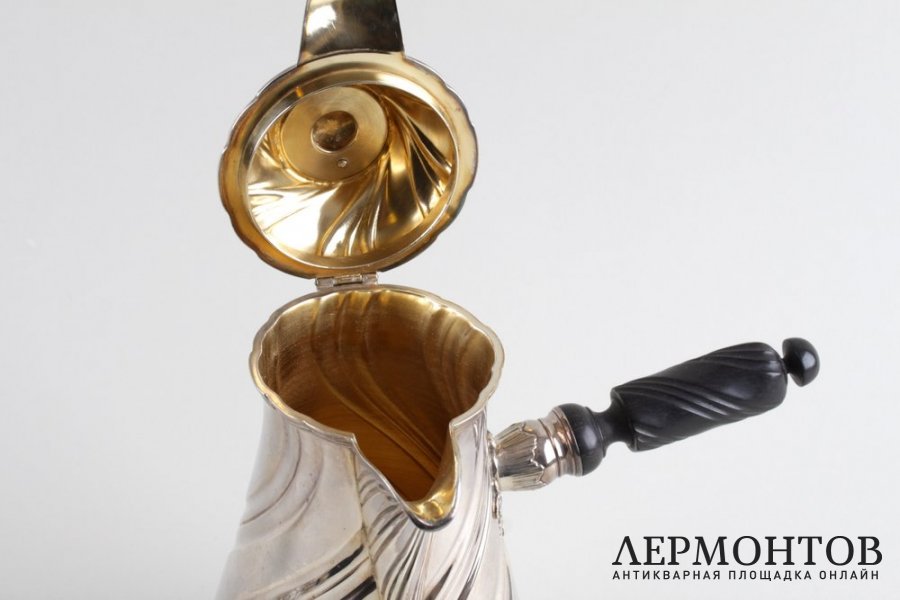 Шоколадник Leon Lapar в стиле рококо. Серебро 950 пробы. Франция, XIX в.