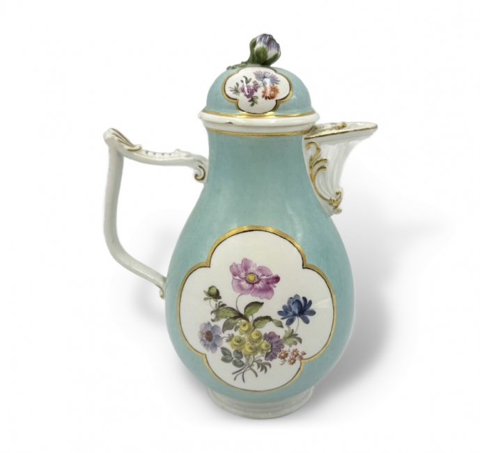 Кофейник с цветочной росписью. Германия, Meissen, 2 пол. 19 века. Фарфор, роспись.