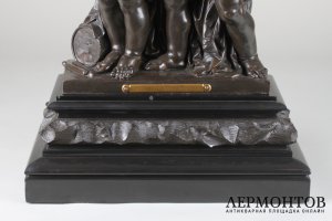 Каминные часы с путти. Les debardeurs. Edmond Lefever. Бронза. Франция, 1880 год.