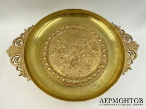 Крупная ваза с охотничьим сюжетом. Зап. Европа, 19 в. Бронза, золочение.
