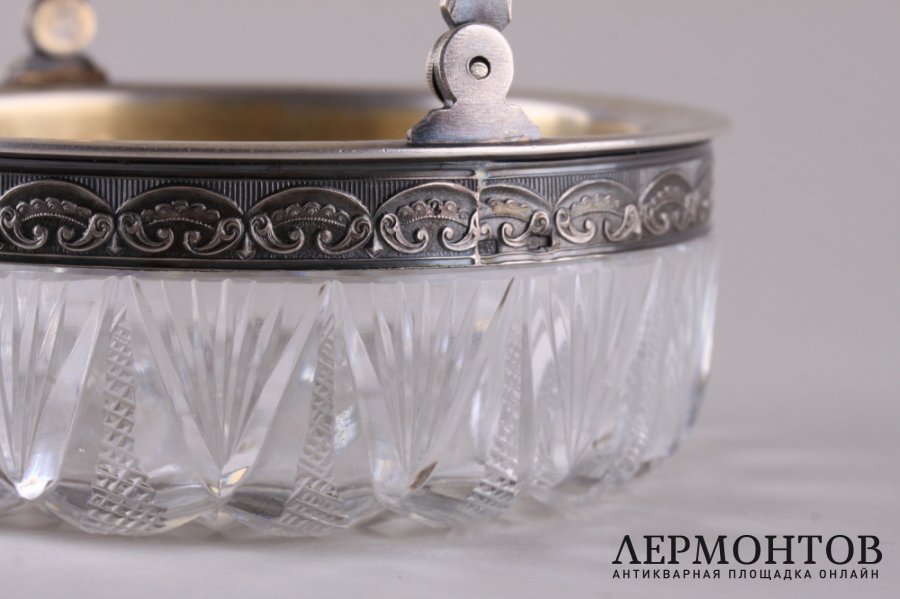 Конфетница с ручкой. Серебро 875 пробы, хрусталь. СССР, 1955 год.