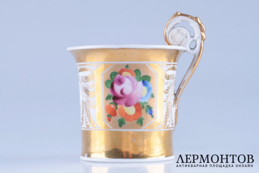 Чайная пара с цветочным декором. Россия,  фабрика Гарднера, 1800-1830-е гг. Фарфор. 