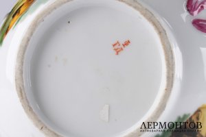 Чайник с изображениями архитектуры. Россия, конец 19 в., частный завод в г. Гжель. Фарфор, роспись.