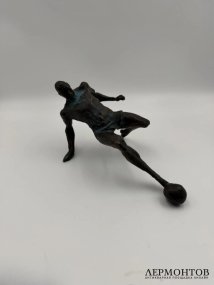 Скульптура «Футболист», 9 см. Бронза, скульптор Я. Я. Нейман, Россия