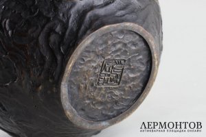 Ваза с драконом в китайском стиле. Бронза. Япония, начало ХХ века.